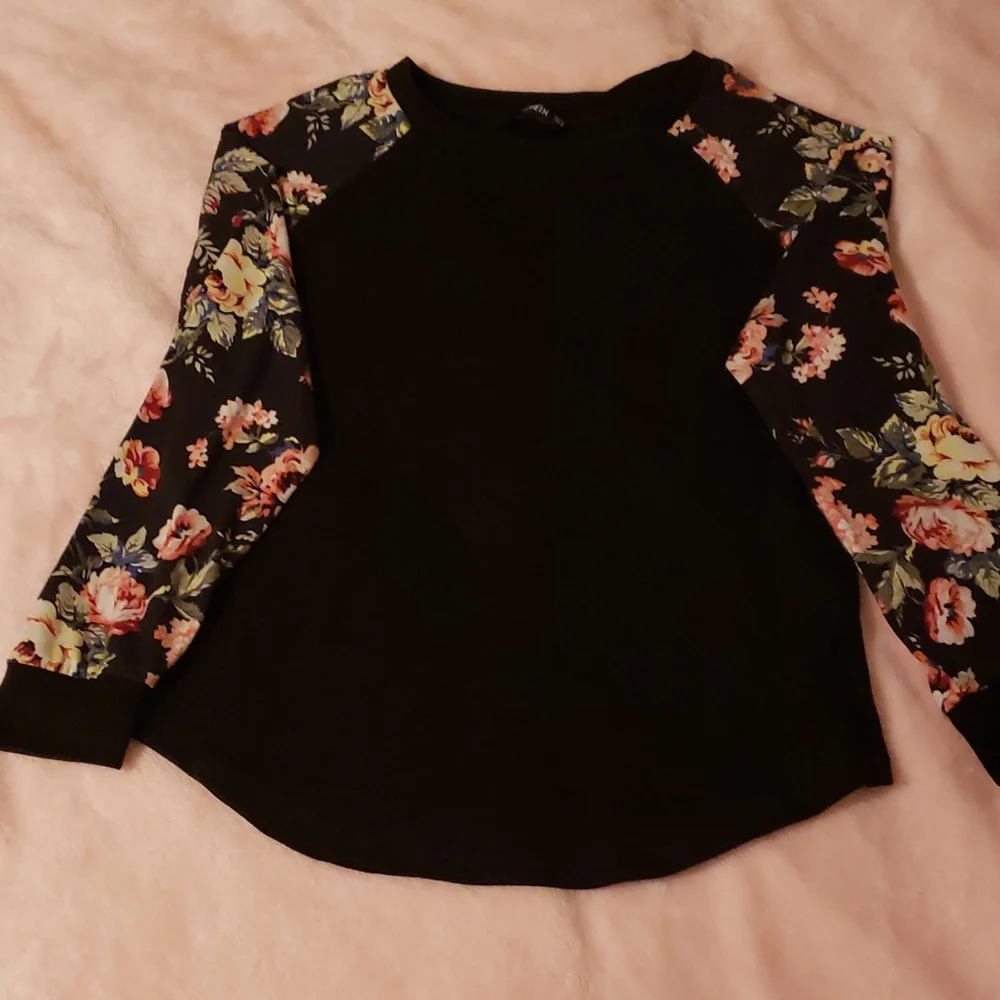 Black Sweater - Picture 2 of 2